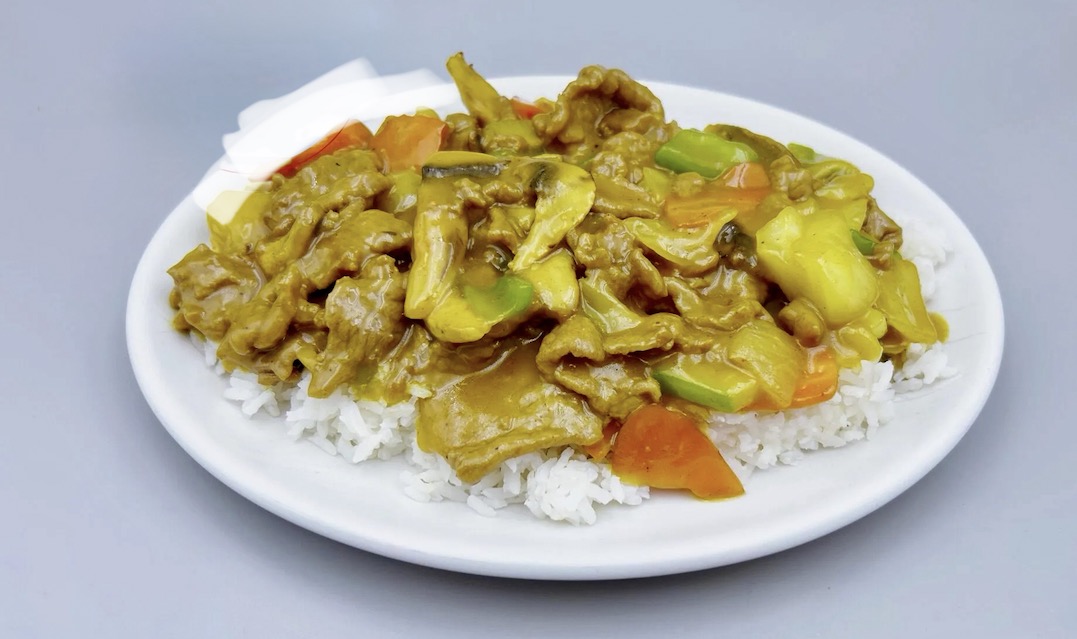 Arroz blanco con ternera al curri