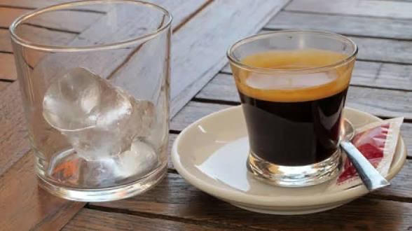 Café con hielo